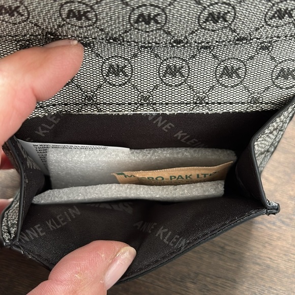 Ann Klein Key Chain wallet/ID/card holder,snap flap top,polyurethane 4.5x3 - Picture 5 of 11